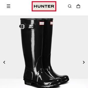 Women’s original tall gloss Hunter boots. Worn a handful of times if that..